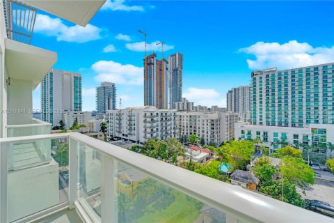 Copropriété à louer à Miami, Floride: 2 chambres, 92.72 m2 № 2426725 - photo 2