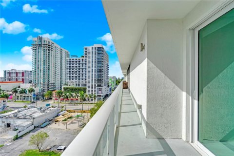 Copropriété à louer à Miami, Floride: 2 chambres, 92.72 m2 № 2426725 - photo 3