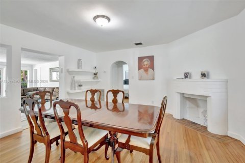 Casa en alquiler en Hollywood, Florida, 2 dormitorios, 145.58 m2 № 2087812 - foto 9