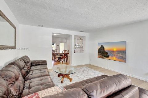 Casa en alquiler en Hollywood, Florida, 2 dormitorios, 145.58 m2 № 2087812 - foto 16