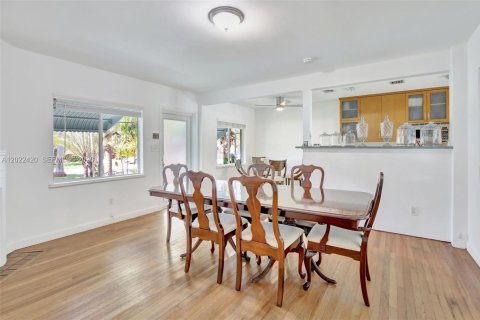 Casa en alquiler en Hollywood, Florida, 2 dormitorios, 145.58 m2 № 2087812 - foto 11