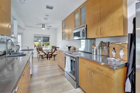 Casa en alquiler en Hollywood, Florida, 2 dormitorios, 145.58 m2 № 2087812 - foto 7