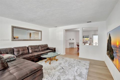 Casa en alquiler en Hollywood, Florida, 2 dormitorios, 145.58 m2 № 2087812 - foto 13