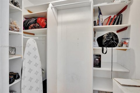 Casa en alquiler en Hollywood, Florida, 2 dormitorios, 145.58 m2 № 2087812 - foto 21
