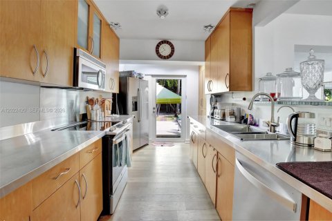 Casa en alquiler en Hollywood, Florida, 2 dormitorios, 145.58 m2 № 2087812 - foto 6