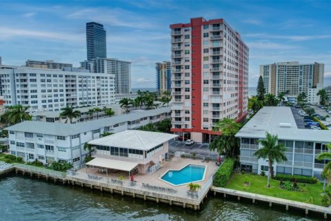 Condo in Hallandale Beach, Florida, 1 bedroom  № 2062121 - photo 5