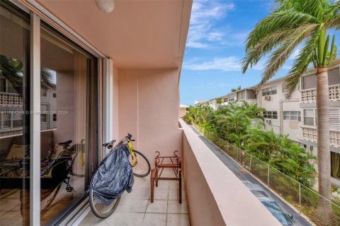 Condo in Hallandale Beach, Florida, 1 bedroom  № 2062121 - photo 30