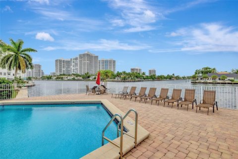 Condo in Hallandale Beach, Florida, 1 bedroom  № 2062121 - photo 4