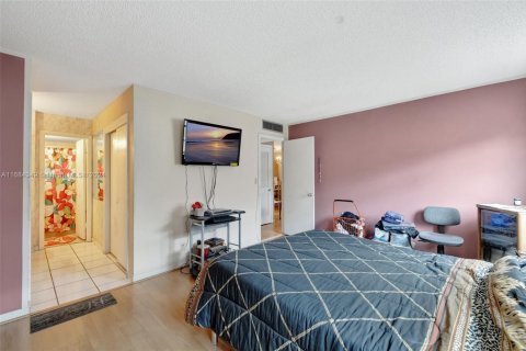 Condo in Hallandale Beach, Florida, 1 bedroom  № 2062121 - photo 27