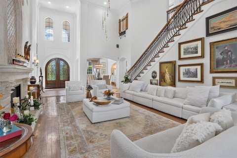 House in Orlando, Florida 5 bedrooms, 403.38 sq.m. № 2339516 - photo 11