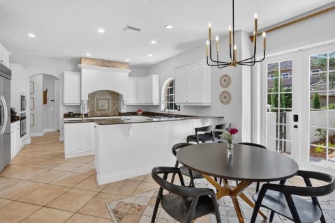 House in Orlando, Florida 5 bedrooms, 403.38 sq.m. № 2339516 - photo 22