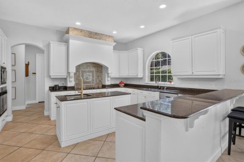 House in Orlando, Florida 5 bedrooms, 403.38 sq.m. № 2339516 - photo 18