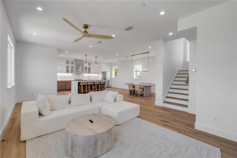 Casa en venta en New Smyrna Beach, Florida, 3 dormitorios, 270.9 m2 № 2099827 - foto 5