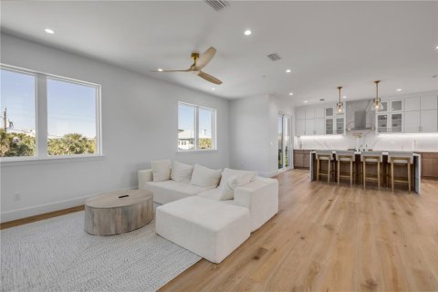 Casa en venta en New Smyrna Beach, Florida, 3 dormitorios, 270.9 m2 № 2099827 - foto 8