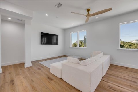 Casa en venta en New Smyrna Beach, Florida, 3 dormitorios, 270.9 m2 № 2099827 - foto 9
