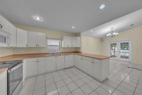 Villa ou maison à louer à Plantation, Floride: 3 chambres, 167.22 m2 № 2051556 - photo 9