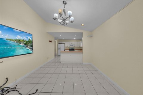 Villa ou maison à louer à Plantation, Floride: 3 chambres, 167.22 m2 № 2051556 - photo 12