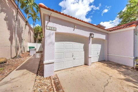 Villa ou maison à louer à Plantation, Floride: 3 chambres, 167.22 m2 № 2051556 - photo 2