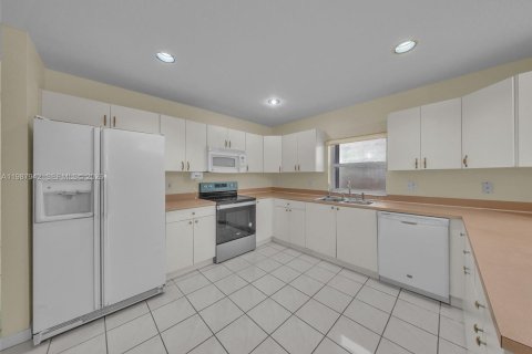 Villa ou maison à louer à Plantation, Floride: 3 chambres, 167.22 m2 № 2051556 - photo 8