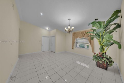 Villa ou maison à louer à Plantation, Floride: 3 chambres, 167.22 m2 № 2051556 - photo 4