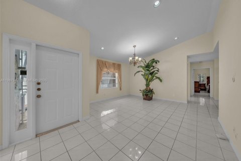 Villa ou maison à louer à Plantation, Floride: 3 chambres, 167.22 m2 № 2051556 - photo 3