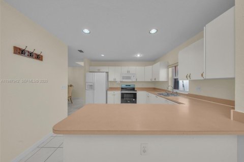 Villa ou maison à louer à Plantation, Floride: 3 chambres, 167.22 m2 № 2051556 - photo 10