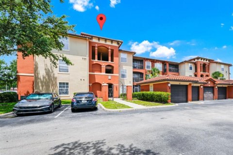 Condo in Orlando, Florida, 3 bedrooms  № 1916535 - photo 1