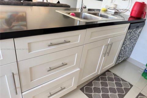 Casa en venta en Homestead, Florida, 4 dormitorios, 133.22 m2 № 1966142 - foto 8