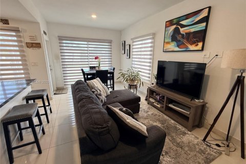 Casa en venta en Homestead, Florida, 4 dormitorios, 133.22 m2 № 1966142 - foto 5