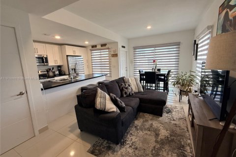 Casa en venta en Homestead, Florida, 4 dormitorios, 133.22 m2 № 1966142 - foto 3