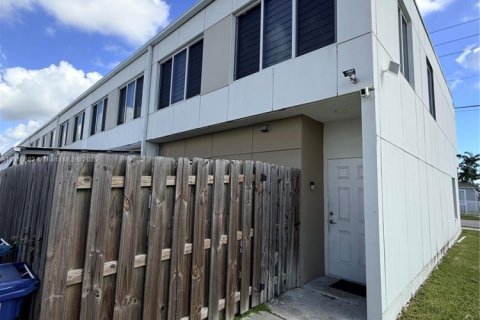 Casa en venta en Homestead, Florida, 4 dormitorios, 133.22 m2 № 1966142 - foto 21