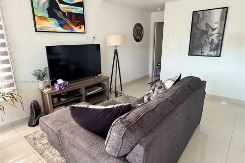 Casa en venta en Homestead, Florida, 4 dormitorios, 133.22 m2 № 1966142 - foto 10