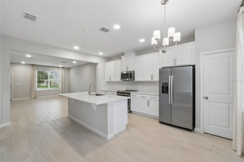 Townhouse in Apopka, Florida 3 bedrooms, 156.82 sq.m. № 2267183 - photo 6