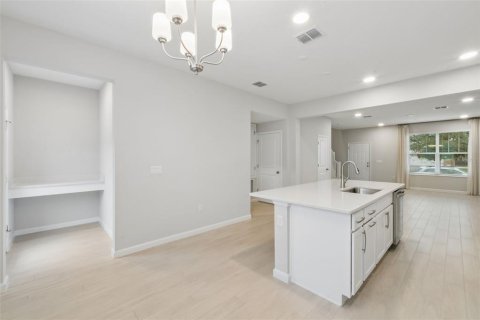 Townhouse in Apopka, Florida 3 bedrooms, 156.82 sq.m. № 2267183 - photo 5