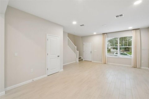 Townhouse in Apopka, Florida 3 bedrooms, 156.82 sq.m. № 2267183 - photo 3