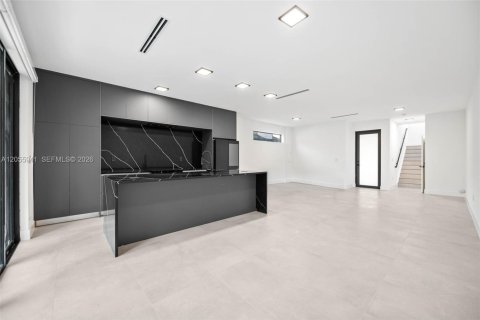 Commercial property in Miami, Florida № 2185011 - photo 28