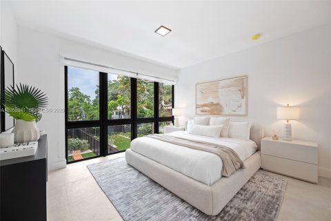 Commercial property in Miami, Florida № 2185011 - photo 11
