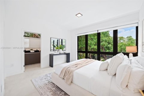 Commercial property in Miami, Florida № 2185011 - photo 10