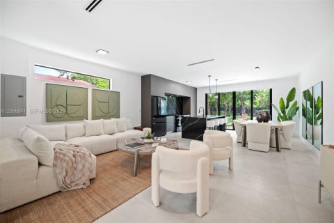 Commercial property in Miami, Florida № 2185011 - photo 8