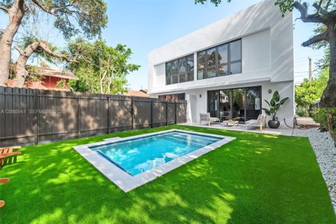 Commercial property in Miami, Florida № 2185011 - photo 23