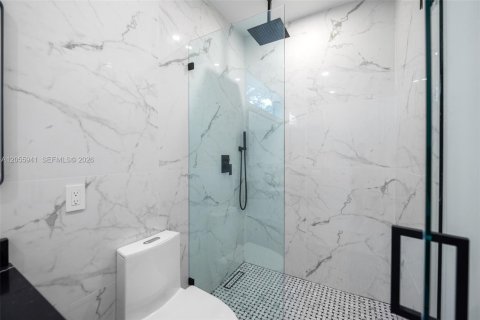 Commercial property in Miami, Florida № 2185011 - photo 13