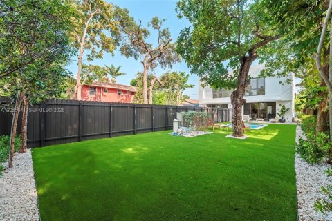 Commercial property in Miami, Florida № 2185011 - photo 24