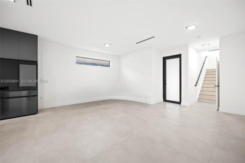 Commercial property in Miami, Florida № 2185011 - photo 26