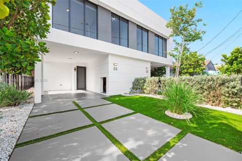 Commercial property in Miami, Florida № 2185011