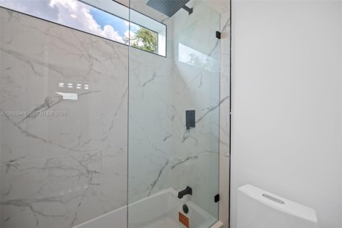 Commercial property in Miami, Florida № 2185011 - photo 19