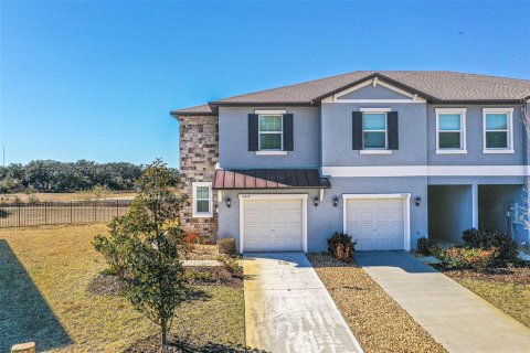 Townhouse in Zephyrhills, Florida 3 bedrooms, 166.02 sq.m. № 2211654
