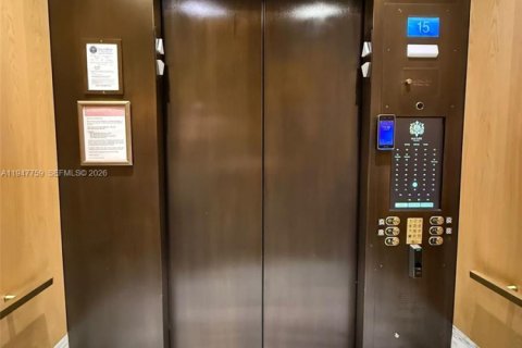 Apartamento en alquiler en Miami, Florida, 3 dormitorios, 123.93 m2 № 2026240 - foto 3