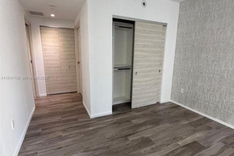 Apartamento en alquiler en Miami, Florida, 3 dormitorios, 123.93 m2 № 2026240 - foto 7