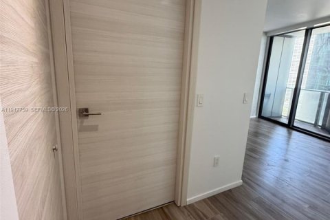 Apartamento en alquiler en Miami, Florida, 3 dormitorios, 123.93 m2 № 2026240 - foto 8