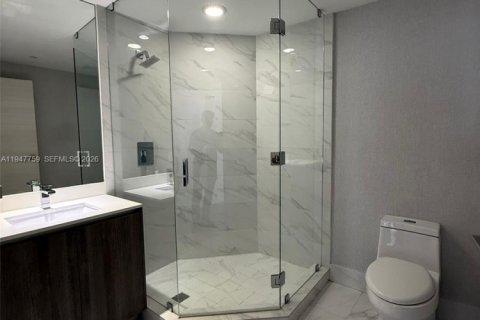 Apartamento en alquiler en Miami, Florida, 3 dormitorios, 123.93 m2 № 2026240 - foto 12